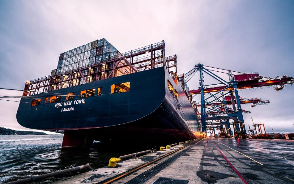 海运 | 海运人要苦恼了！又一航运巨头涨价！