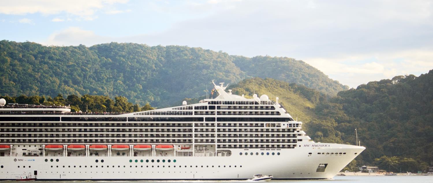 海关总署：8月份进出口环比增长3.9%