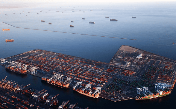 洛杉矶港迎来13个月以来的惊喜